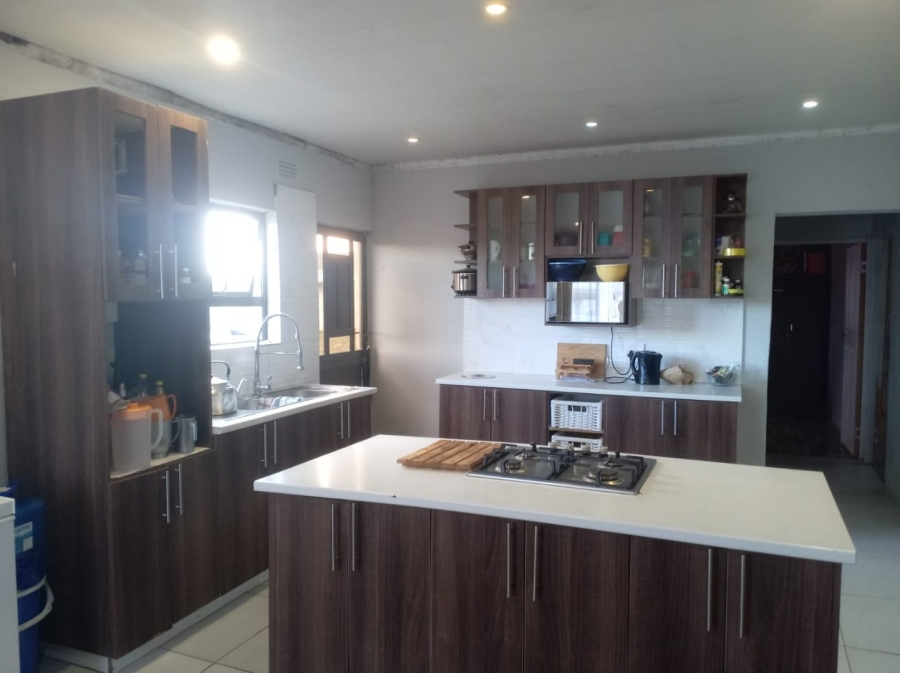 5 Bedroom Property for Sale in Scenery Park Eastern Cape